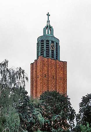 Robert Conrad: »Turmspitze von Nordosten, Bilddokumentation für den Lukas-Verlag, Berlin«, Bild aus der Serie »Martin-Luther-Gedächtniskirche, Berlin Mariendorf, DE«