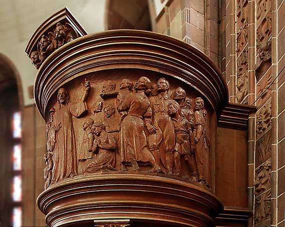 Robert Conrad: »Kanzel mit Darstellung des predigenden Jesus vor Zuhörern mit NS-Uniformen, Bilddokumentation für den Lukas-Verlag, Berlin«, Bild aus der Serie »Martin-Luther-Gedächtniskirche, Berlin Mariendorf, DE«